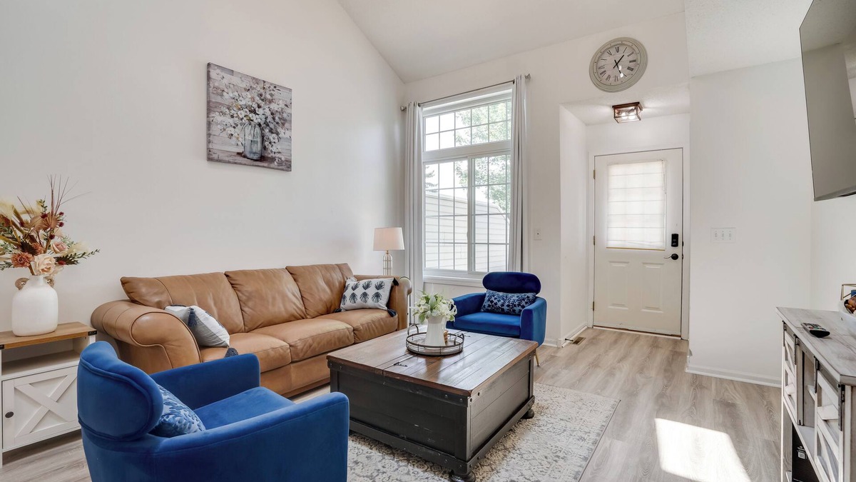 Woodbury House | Charming Minnesota Townhome - Near Beach & Golf!