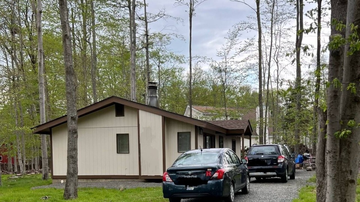 Tobyhanna Cabin | Charming, modern 2-bedroom tiny home/cabin with WiFi, AC in fabulous Tobyhanna