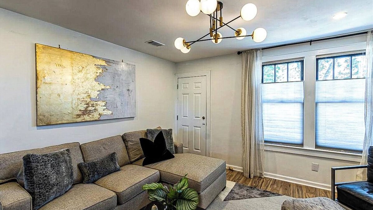 Downtown Apartment | Charming, modern, 2nd floor home-away-from-home