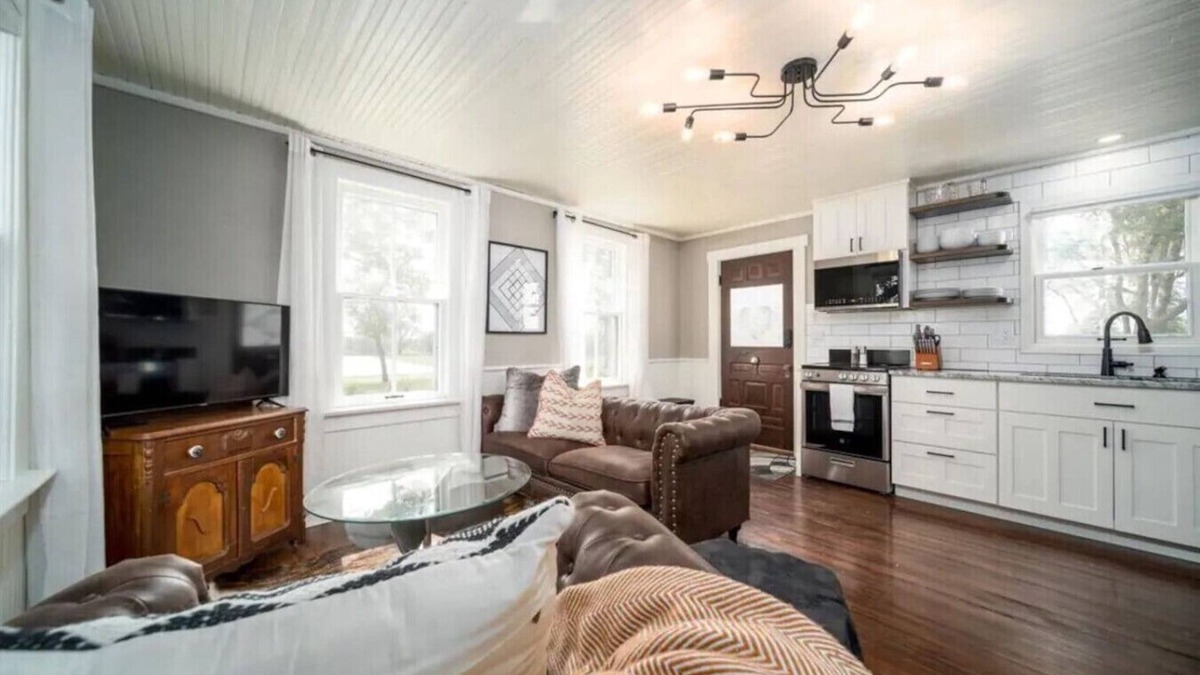 Pella House | Charming, modern and cozy retreat on the bike path