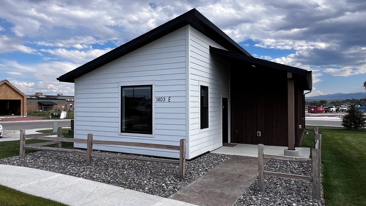 Ranchester House | Charming Modern Cabin - Minutes from the Mountains!