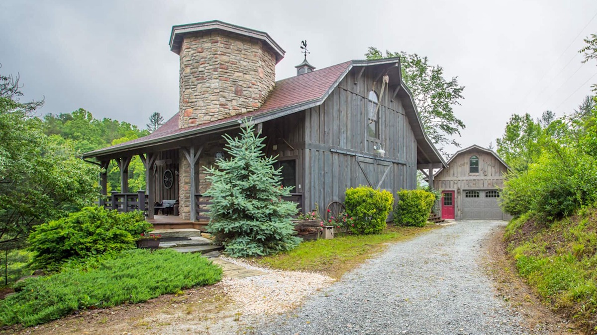 Brevard Cabin | Charming modern cabin near town and forest recreation. Storage for bikes.