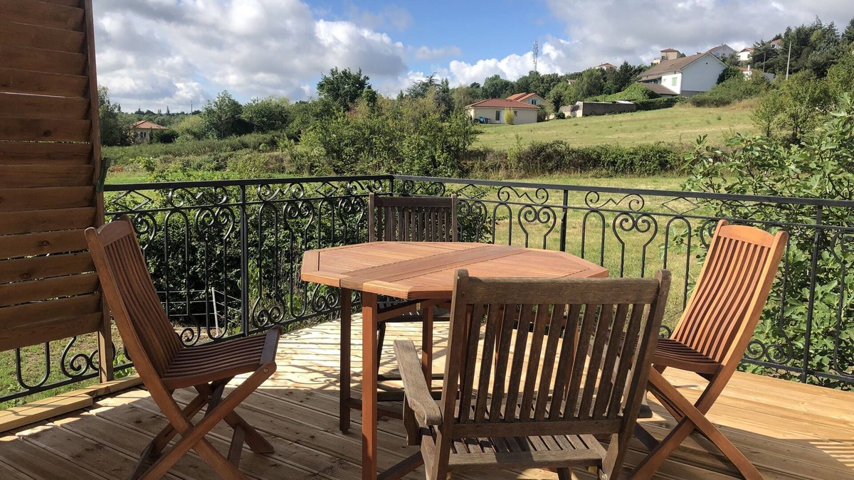 Moingt House | Charming modern studio with terrace overlooking the Forez plain