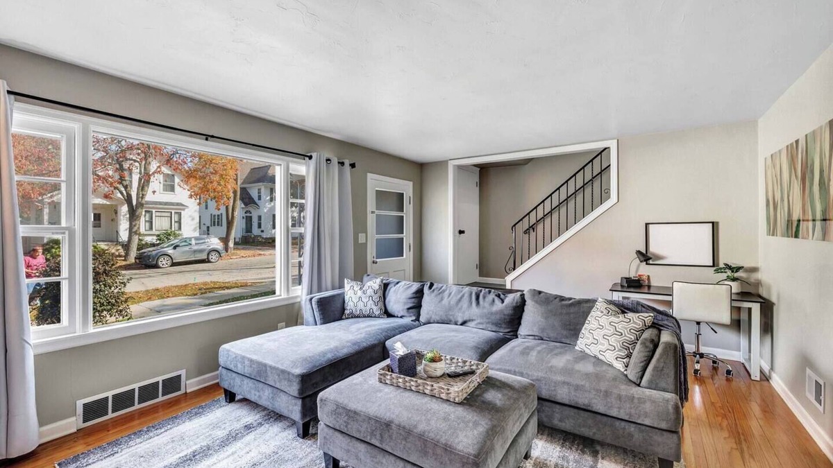 Green Bay House | Charming Modern Two-bedroom Townhouse