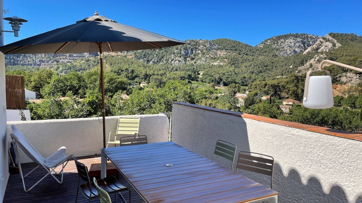 Evenos Villa | Charming modern villa with vineyard view