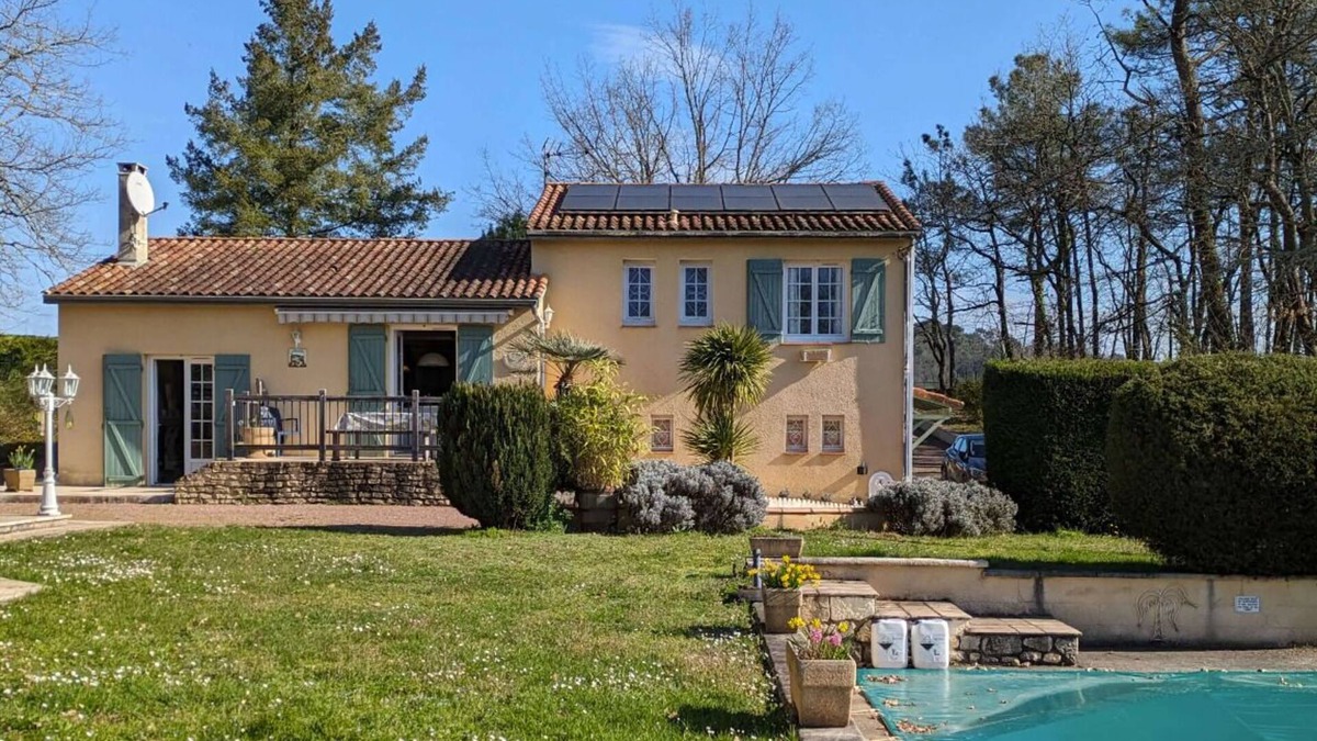 Fumel Villa | Charming modernised house with swimmingpool and view