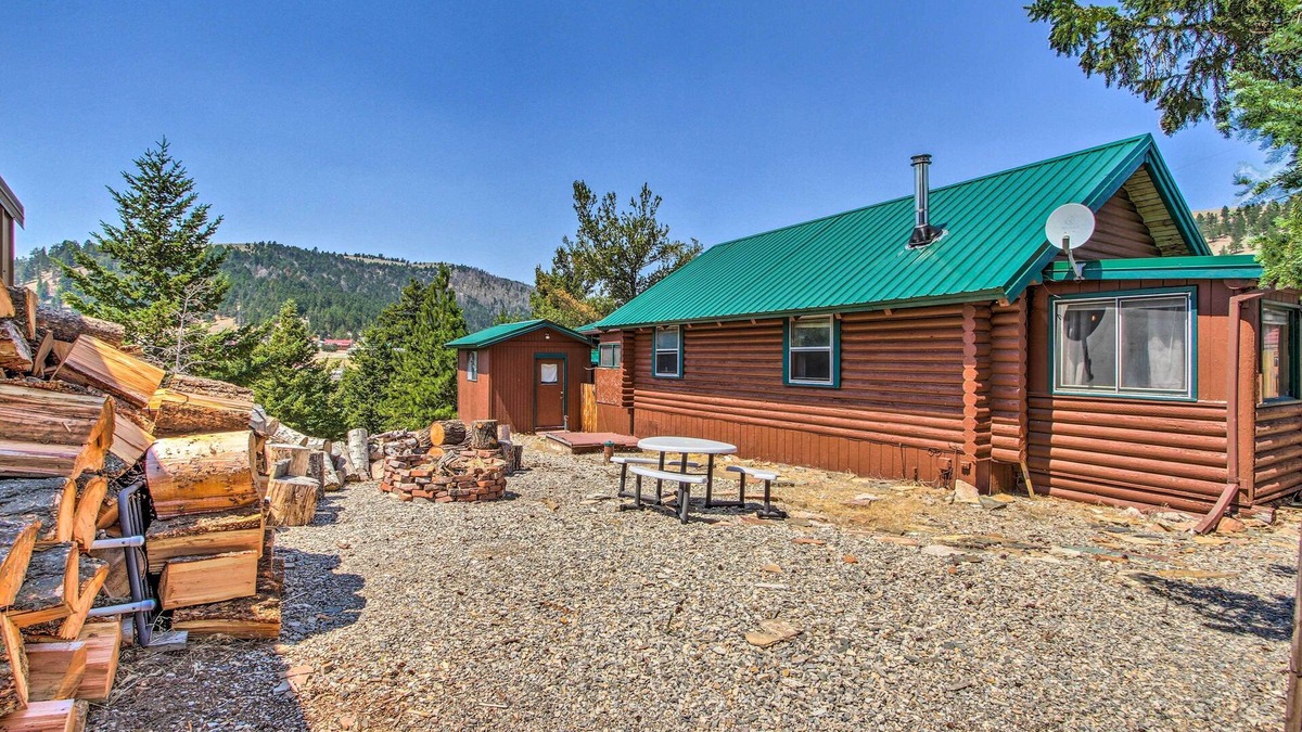 Ringling Cabin | Charming Montana Retreat w/Mountain Views!