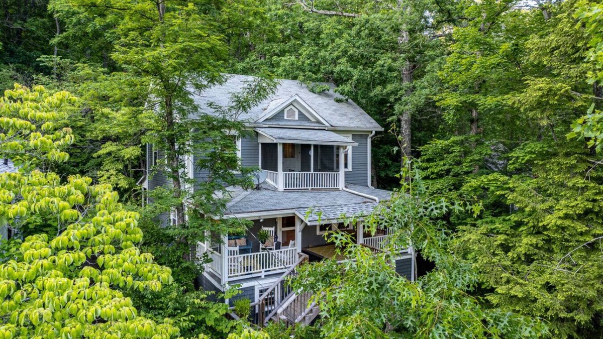 Montreat Apartment | Charming Montreat Cottage Near DT Black Mtn | Walk to Hiking