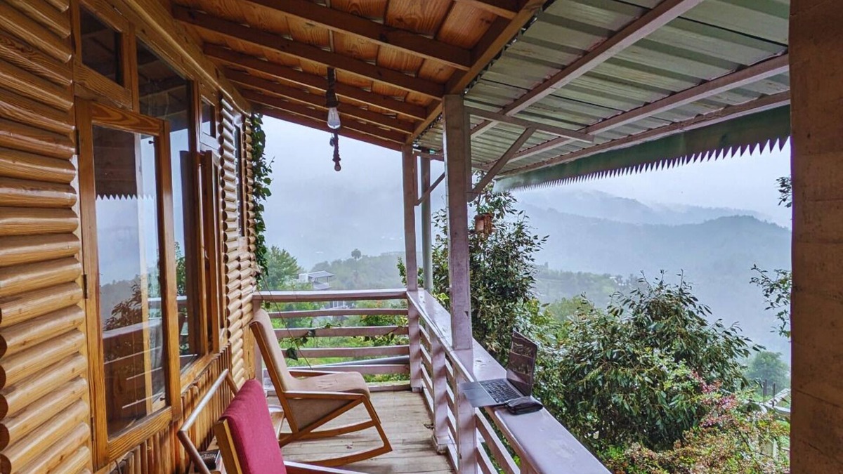 Mukteshwar Cottage | Charming mountain suite in Mukteshwar. Pet-Friendly!