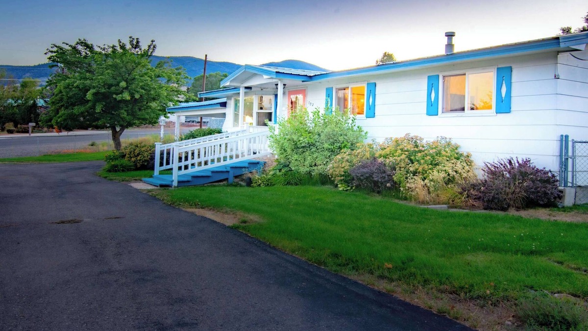 Salmon House | Charming Mountainview Home