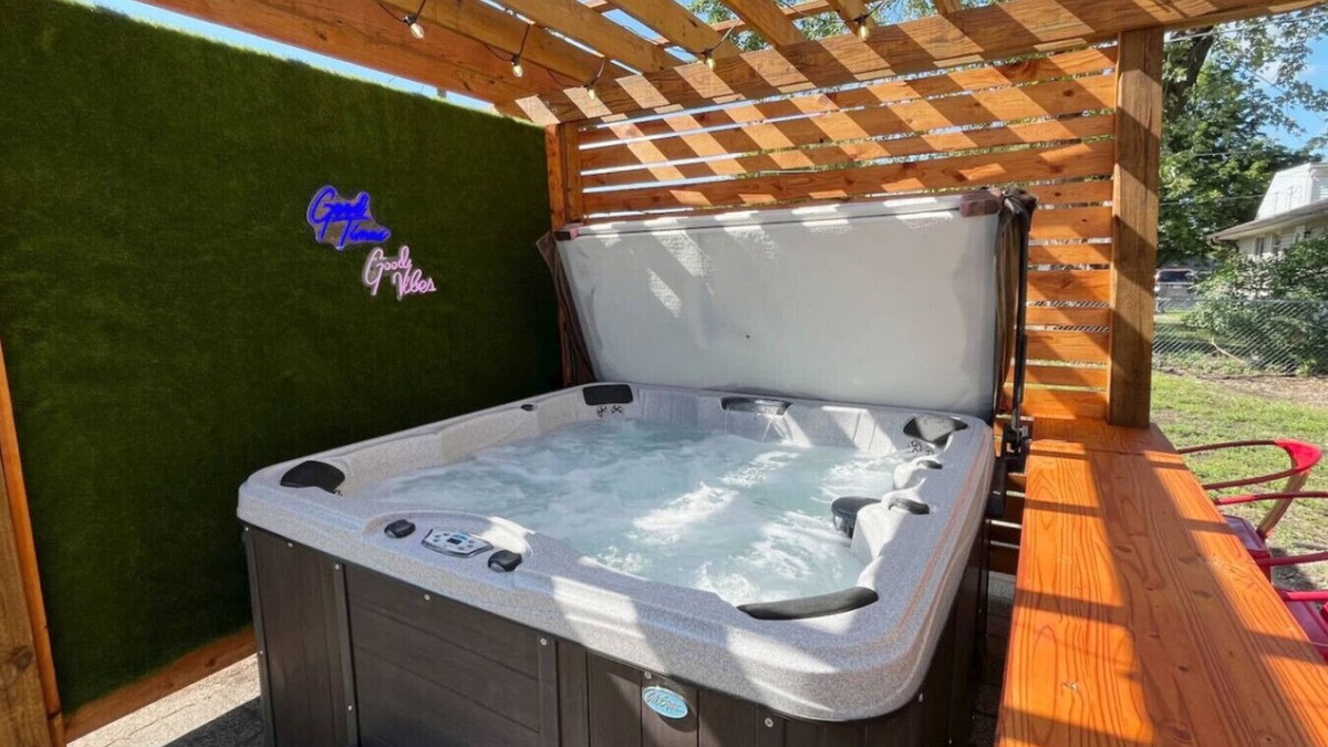 Richfield House | Charming Mpls Escape - Sleeps 14