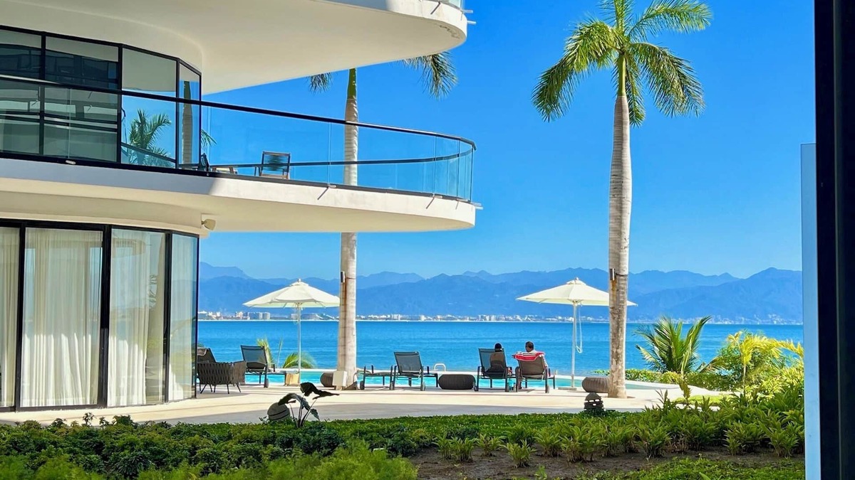 La Cruz de Huanacaxtle Condo | Charming 2-bedroom condo IN THE BEACH with WiFi, AC in adorable La Cruz