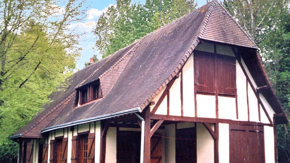 Authon-du-Perche Cottage | Charming Nature Retreat in Perche: 2BR, Fishing Pond, Pet-Friendly