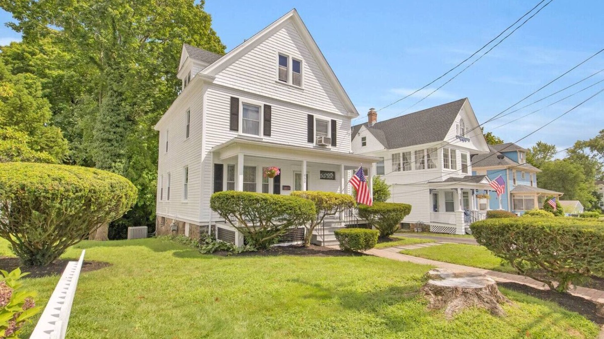 West Hartford House | Charming New England Home in West Hartford Center