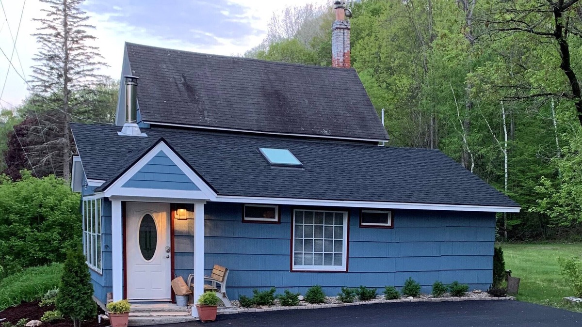 Manchester Cottage | Charming New England cottage