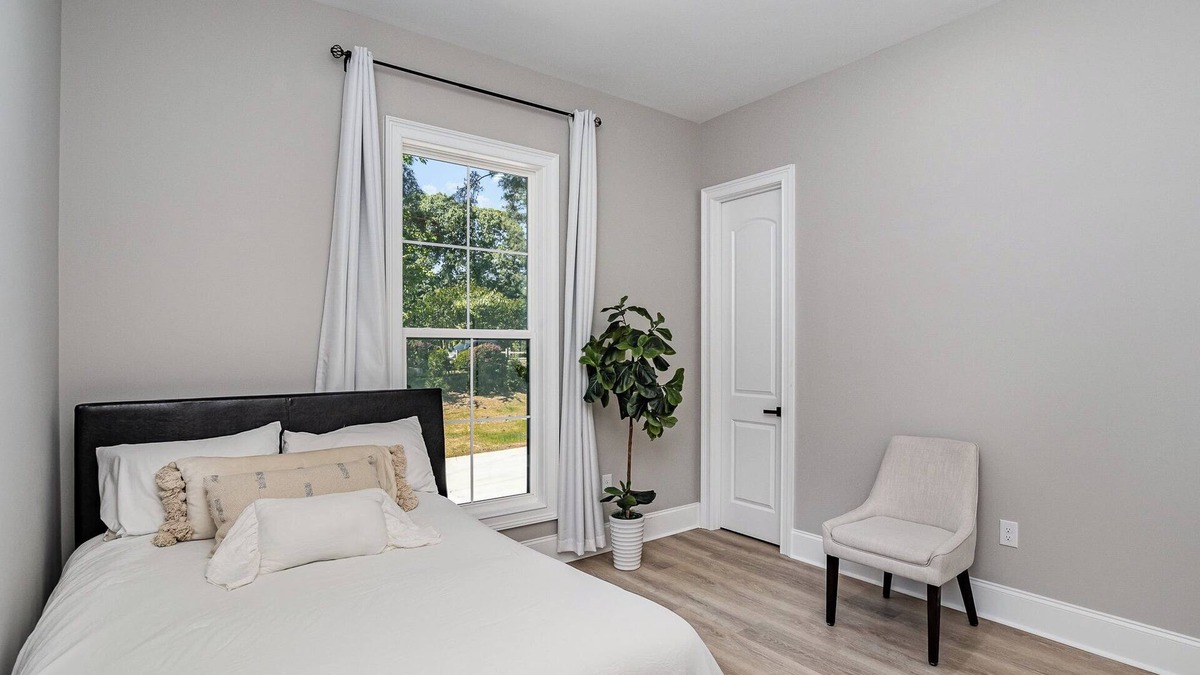 Weddington House | Charming New Guest House Retreat - Modern Comfort & Serenity