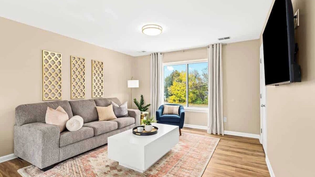Roseville Apartment | Charming New Unit in the Heart of Roseville