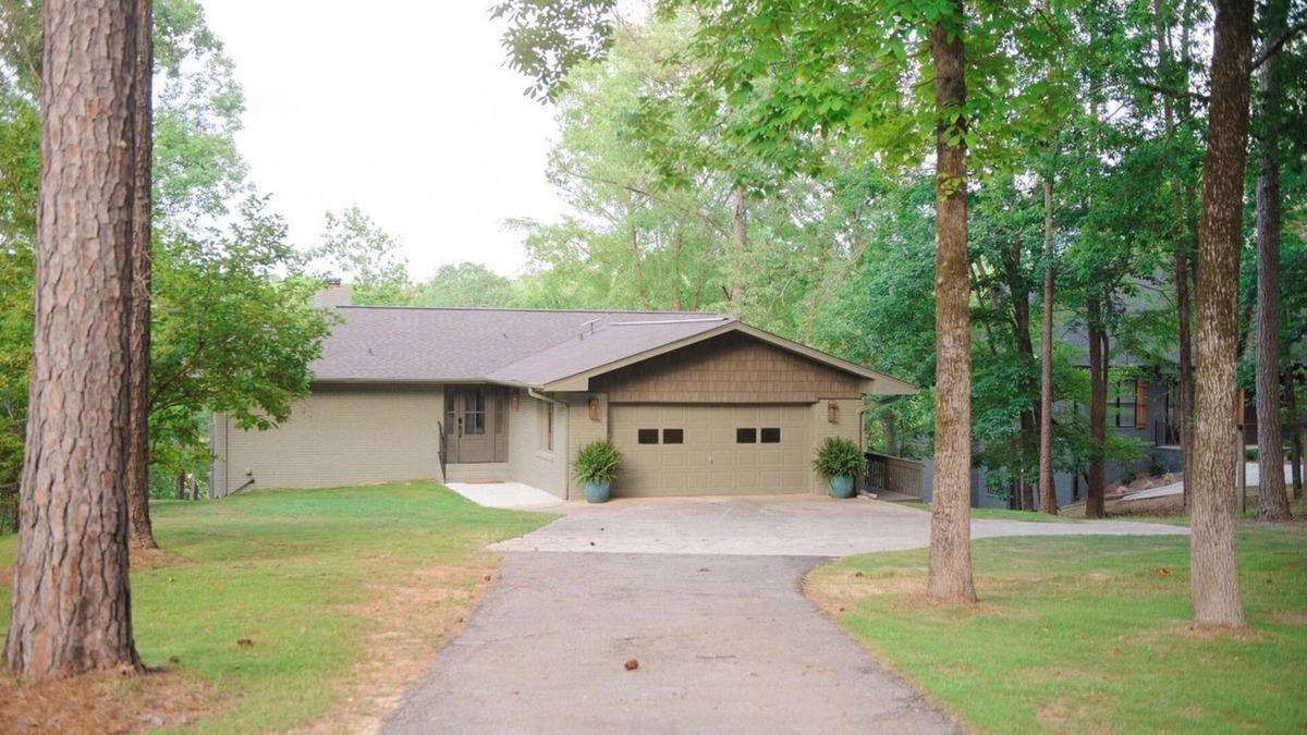 Northport House | Charming, newly remodeled, 4-bedroom lake front house with WiFi in Northport
