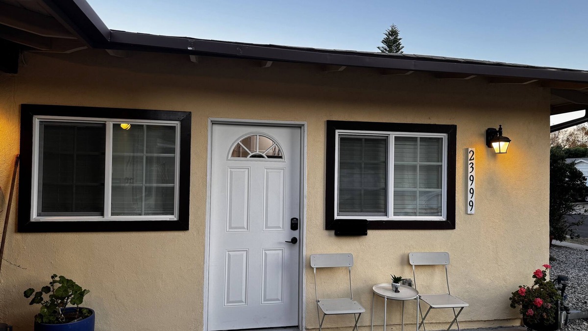 West Hills Apartment | Charming Newly Renovated Modern Studio w/Private Entrance and Prime Location