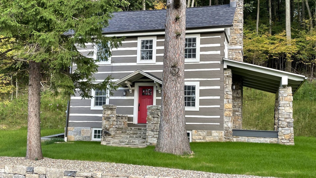 Tyrone House | Charming newly-renovated historic log house near PSU and Spruce Creek