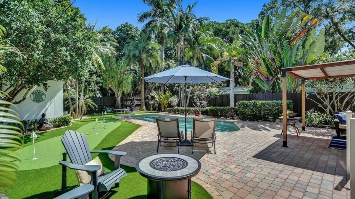 Croissant Park Cottage | Charming & Newly Renovated 2-bedroom pool Cottage - near beaches & Las Olas FTL