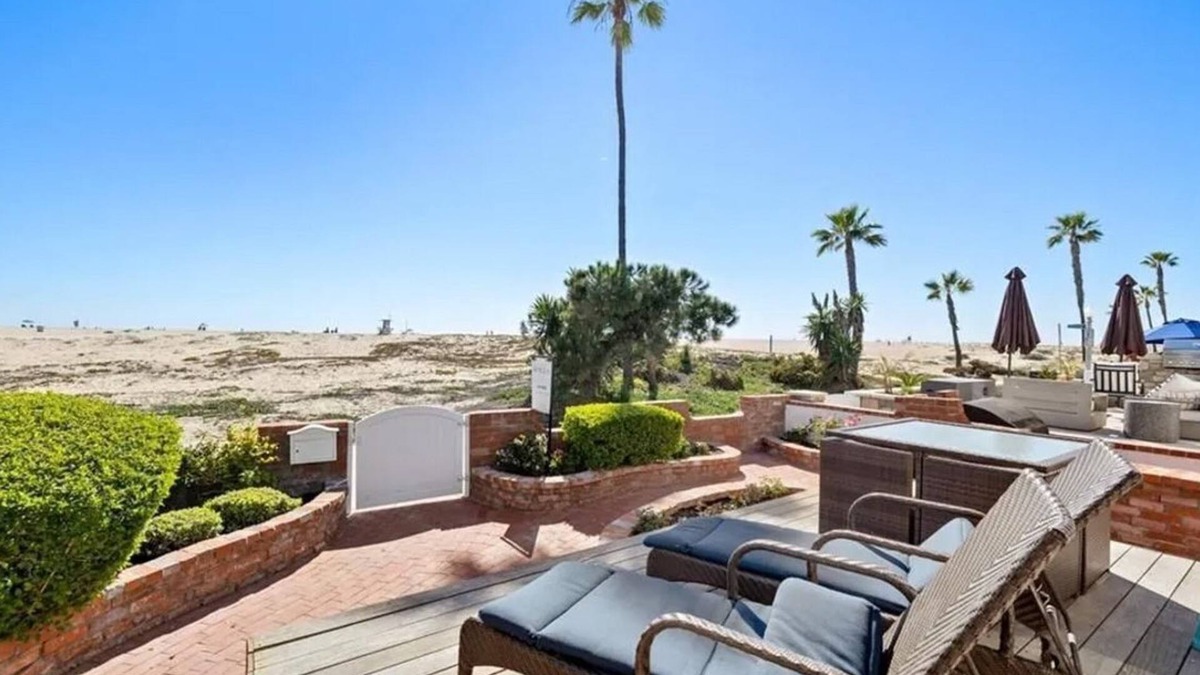 Balboa Peninsula Condo | Charming Oceanfront Duplex w/Large Patio!