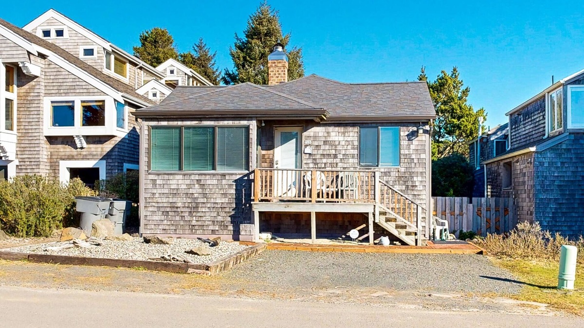 Cannon Beach Cottage | Charming, oceanfront cottage with WiFi & easy beach access