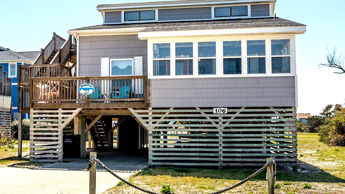 South Nags Head House | Charming OCEANSIDE Cottage Steps from the Beach in South Nags Head