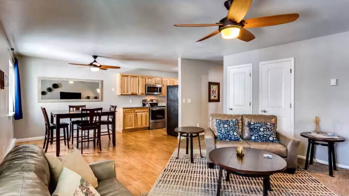 Old Town West Apartment | Charming Old Town Flat - King bed comfort