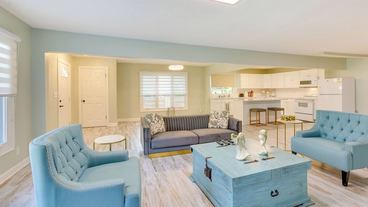 Benson Apartment | Charming Omaha Getaway - 3 Mi to Baxter Arena!