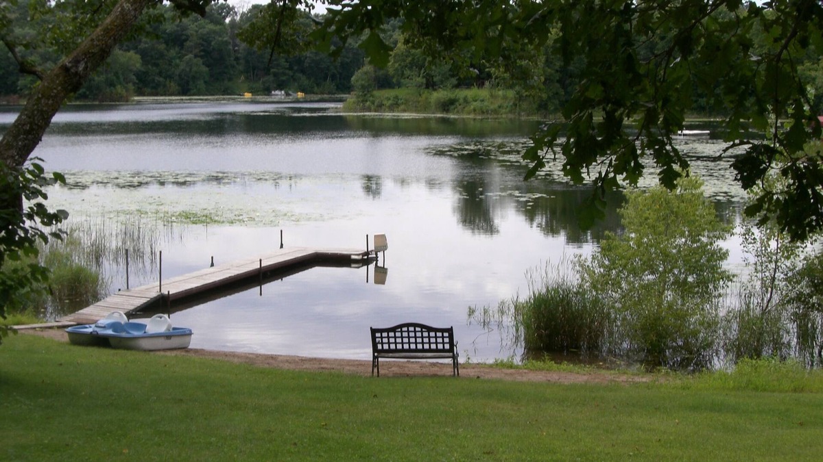 Brainerd House | Charming, peaceful, lakeside retreat