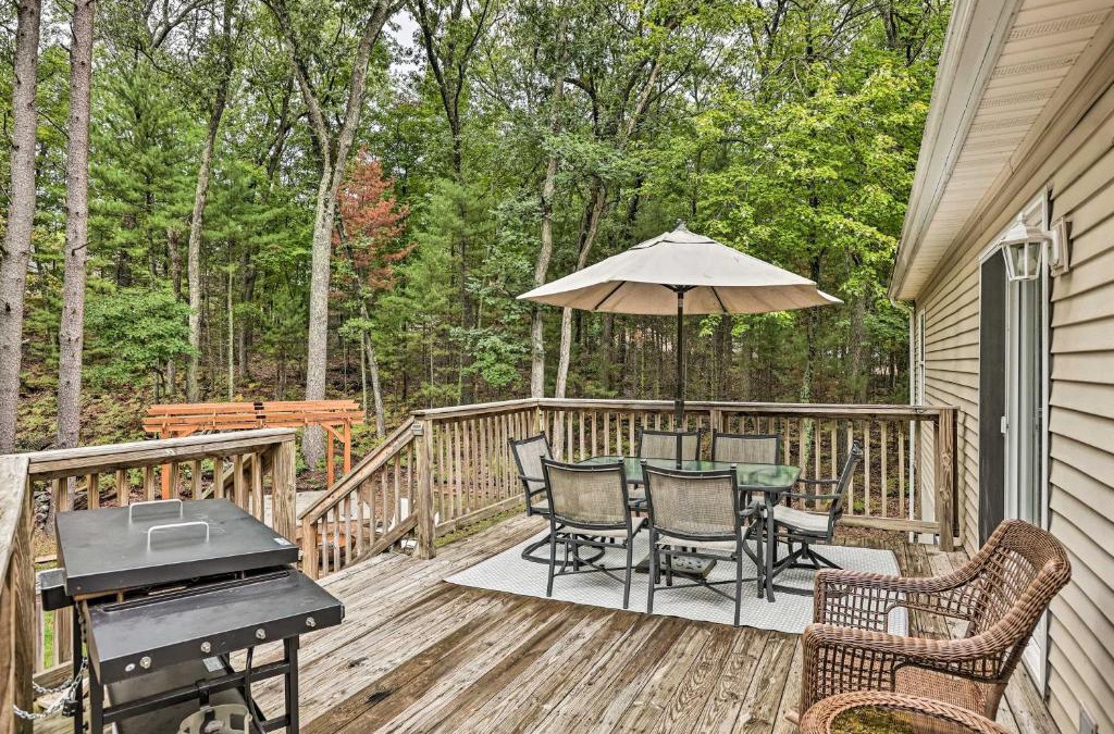 Pentwater House | Charming Pentwater Home with Fire Pit and Yard!
