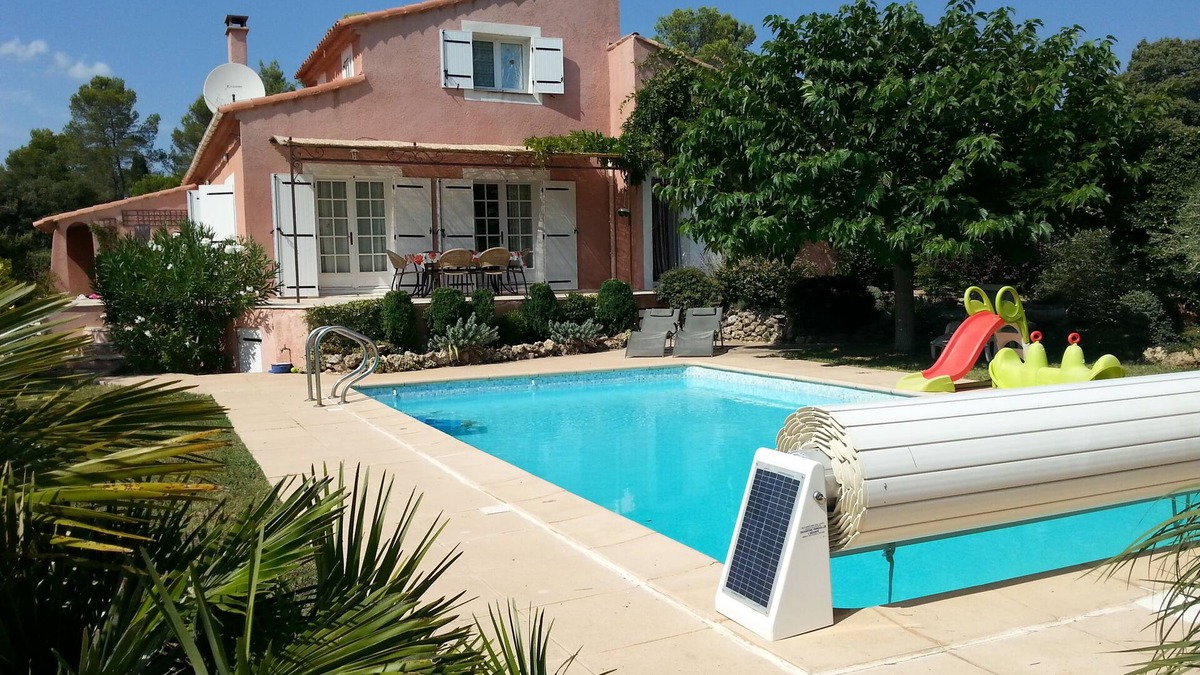 Sillans-la Cascade Villa | Charming pet friendly Provencal home with air con and outdoor heated pool