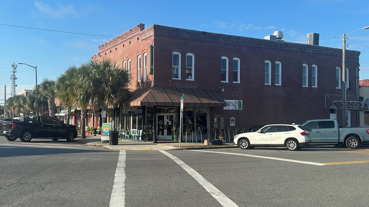 Historic Downtown Apalachicola House | Charming pet-friendly suite in the heart of historic Apalachicola