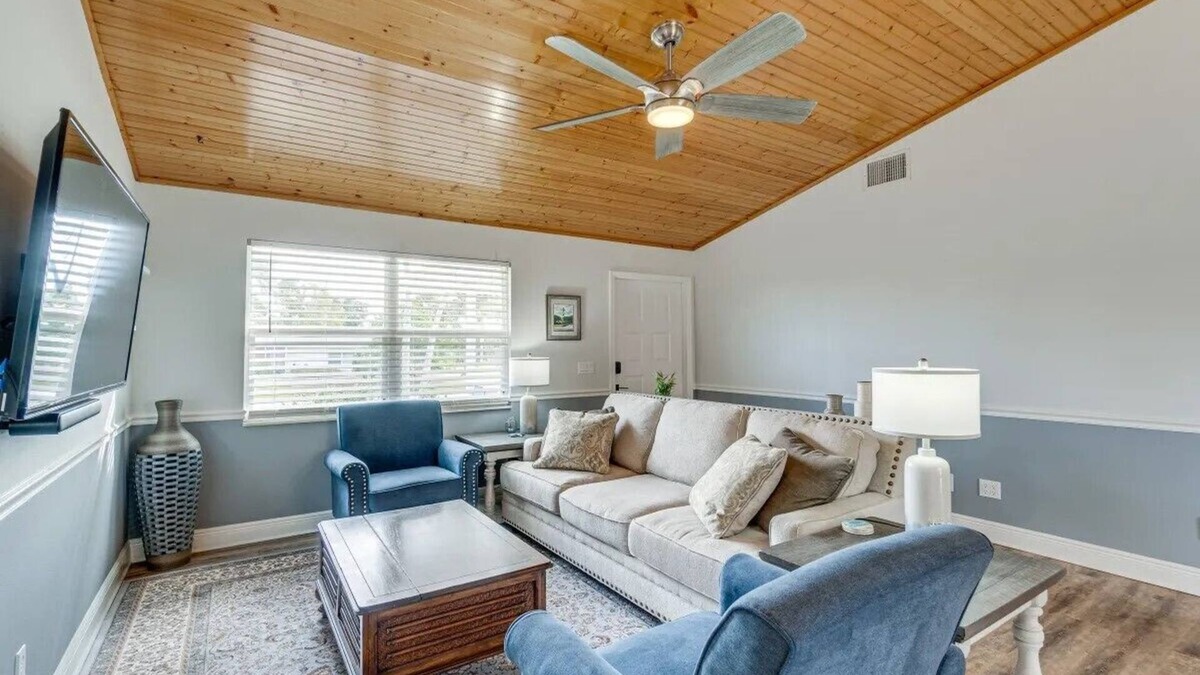 Bokeelia House | Charming Pet-Friendly Bungalow. n2 bed/2 bath Near Jug Creek & Boat Ramp