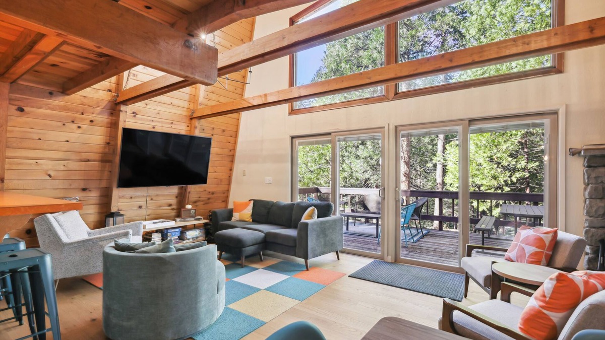 Strawberry Cabin | Charming Pinecrest Cabin w/Private Deck