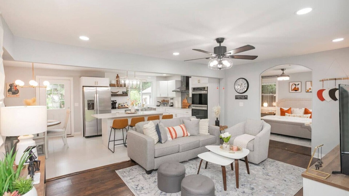 Donelson Apartment | * Charming & Pristine * Renovated 3BR * Near DT!
