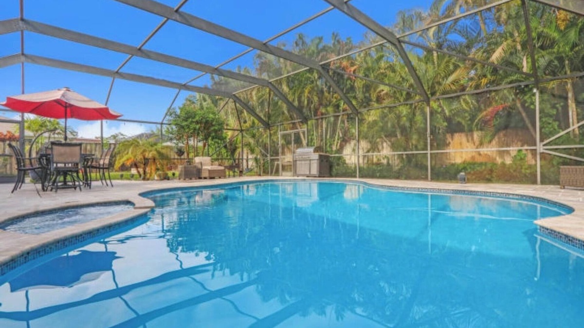 West Palm Beach House | Charming private pool home 3br/2 bath