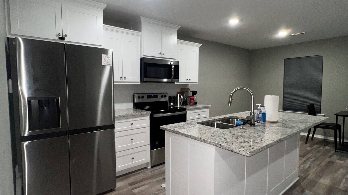 Beebe House | Charming private 1-bedroom with privacy fence backyard shared bathroom