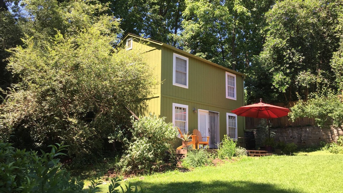 Lavista Park Cottage | Charming & Private Carriage House (downstairs)