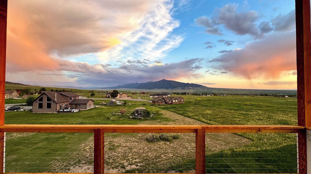 Sheridan House | Charming private room and bathroom. One mile from town. Best views in the valley