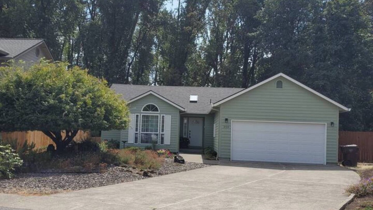 Columbia City House | Charming private 2-bedroom house with WiFi, AC in enchanting Columbia City