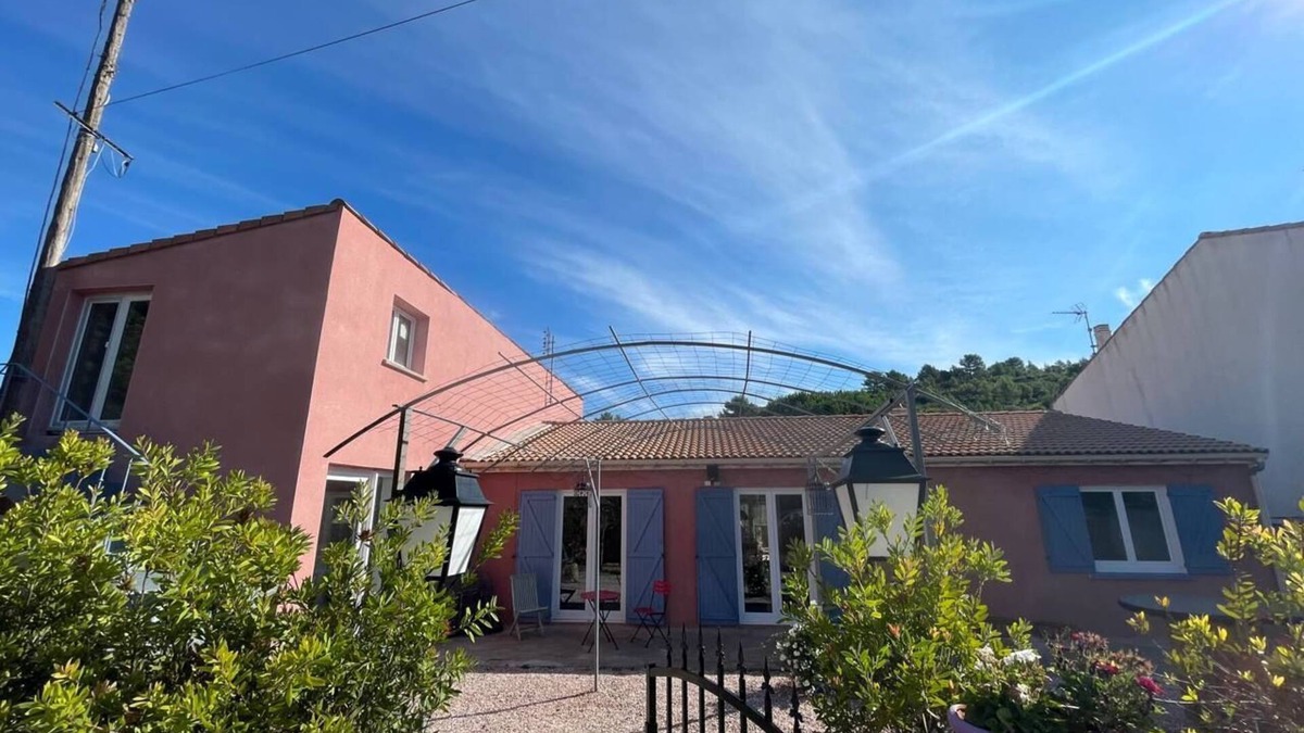 Pierrerue Villa | Charming property surrounded by vineyards near St Chinian