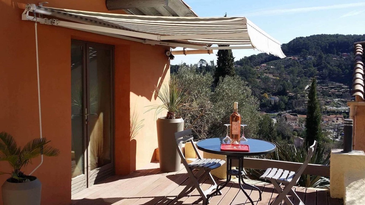Sollies-Toucas Apartment | Charming Provençal village studio Var Côte d'Azur well located