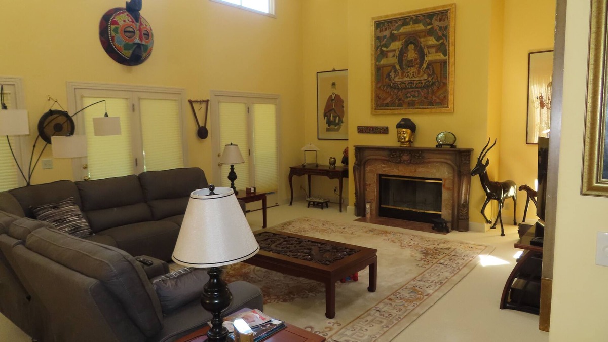 Salinas House | Charming quiet single story home amongst coast live oak trees in gated community