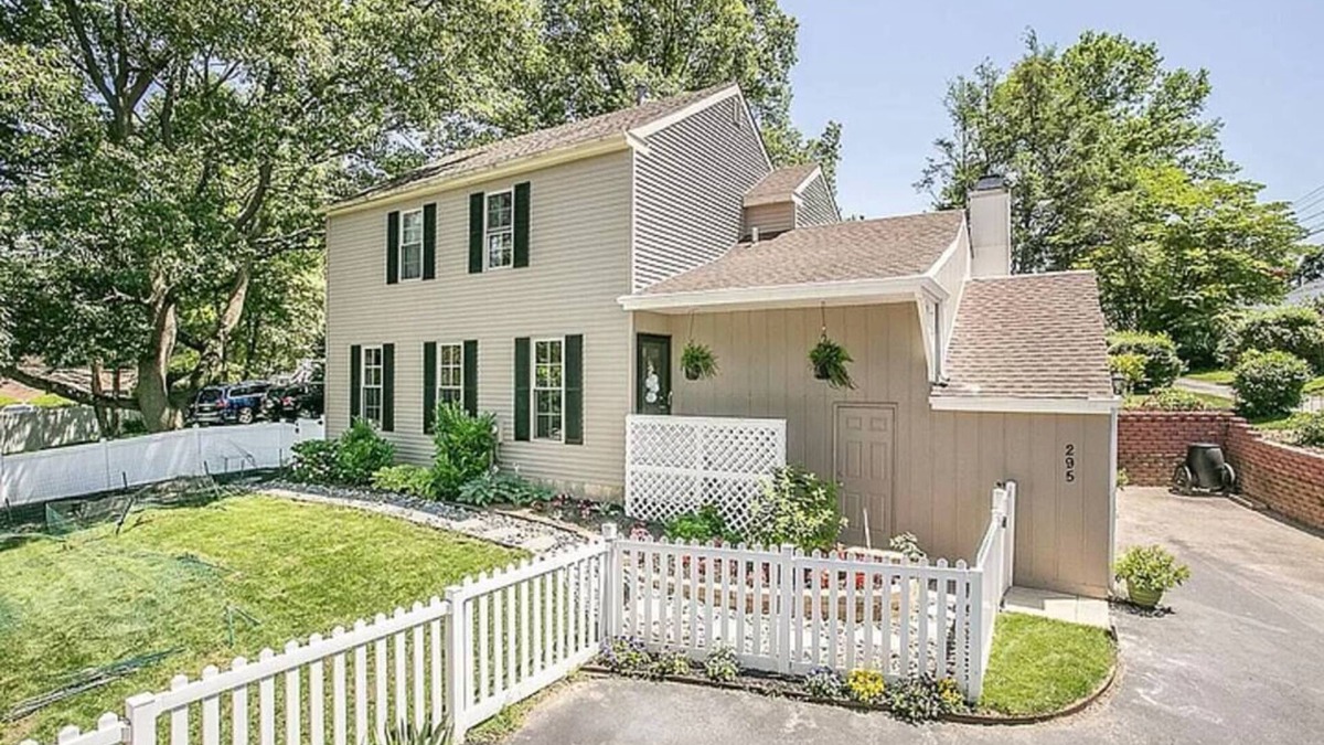 Wayne House | Charming Radnor Home With Yard Hosted By Stay Rafa