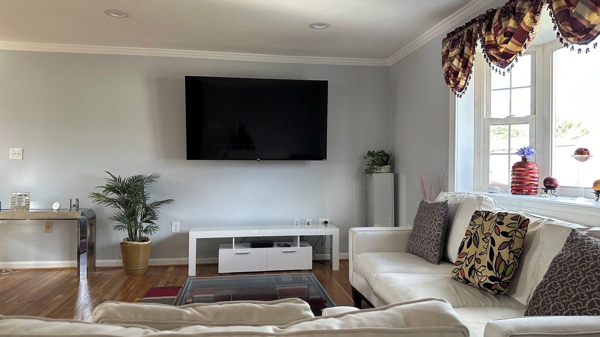 Hillcrest Heights House | Charming Recently Renovated 3-bedroom home in Temple Hills