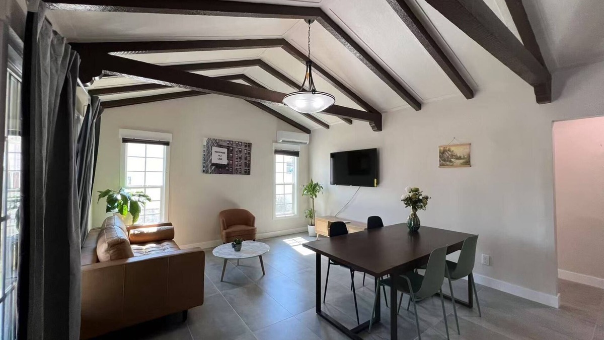 Baldwin Park House | Charming Remodeled Home 2-bedroom 1 bath house with AC and WiFi in Baldwin Park