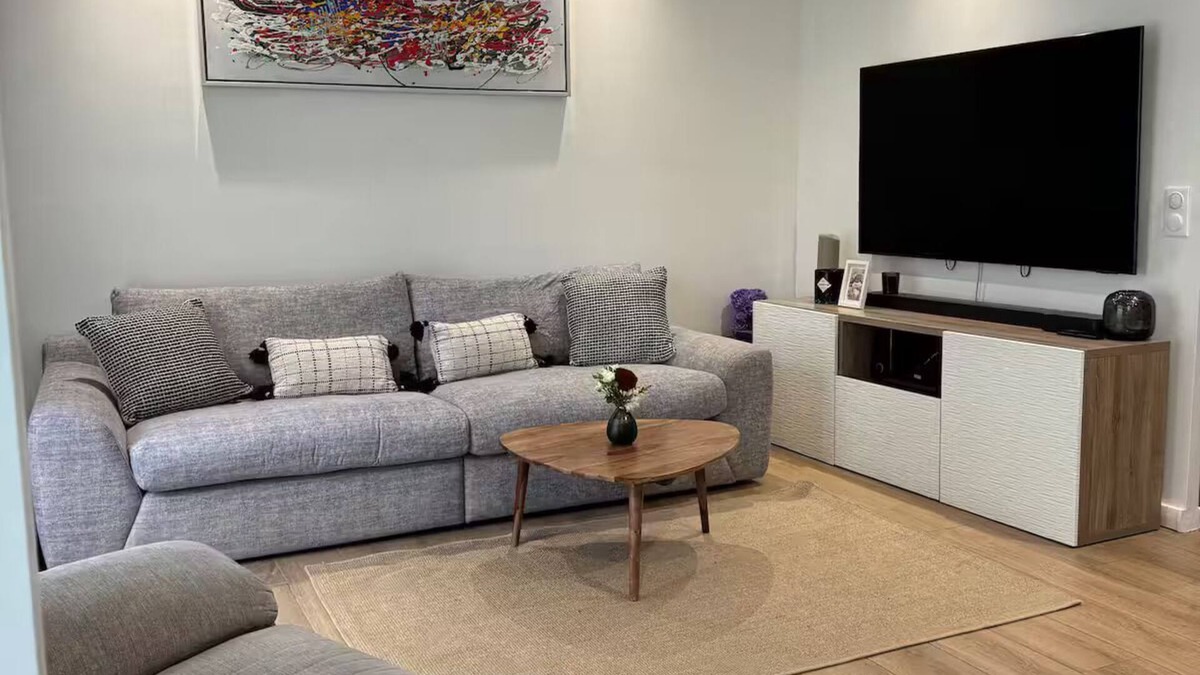 Mons - Plaine basse Apartment | Charming renovated apartment with terrace and parking, 10 minutes from Orly