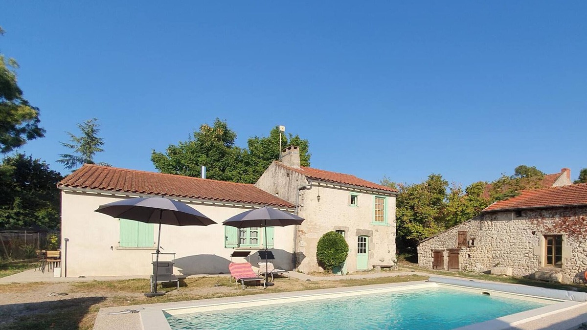 Charroux Cottage | Charming Renovated Cottage with Private Pool, Terrace, and Modern Amenities in Medieval Village